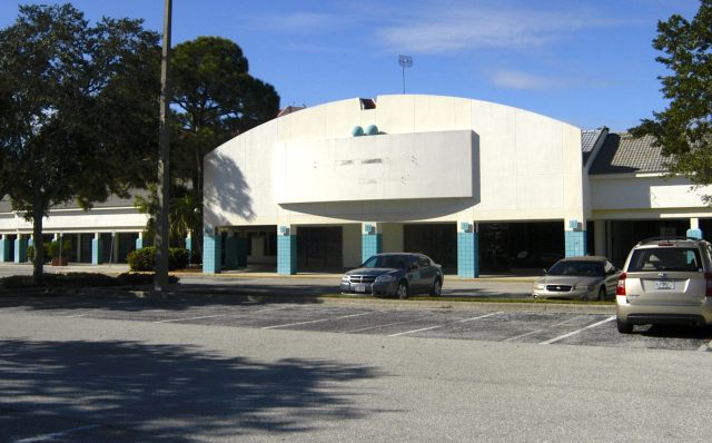 Pelican Plaza before development