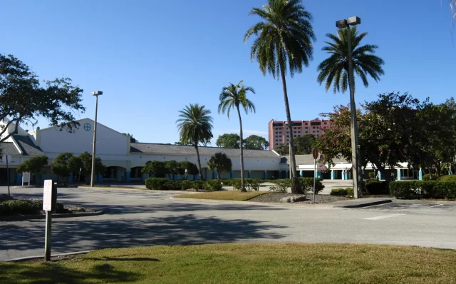 Pelican Plaza before development